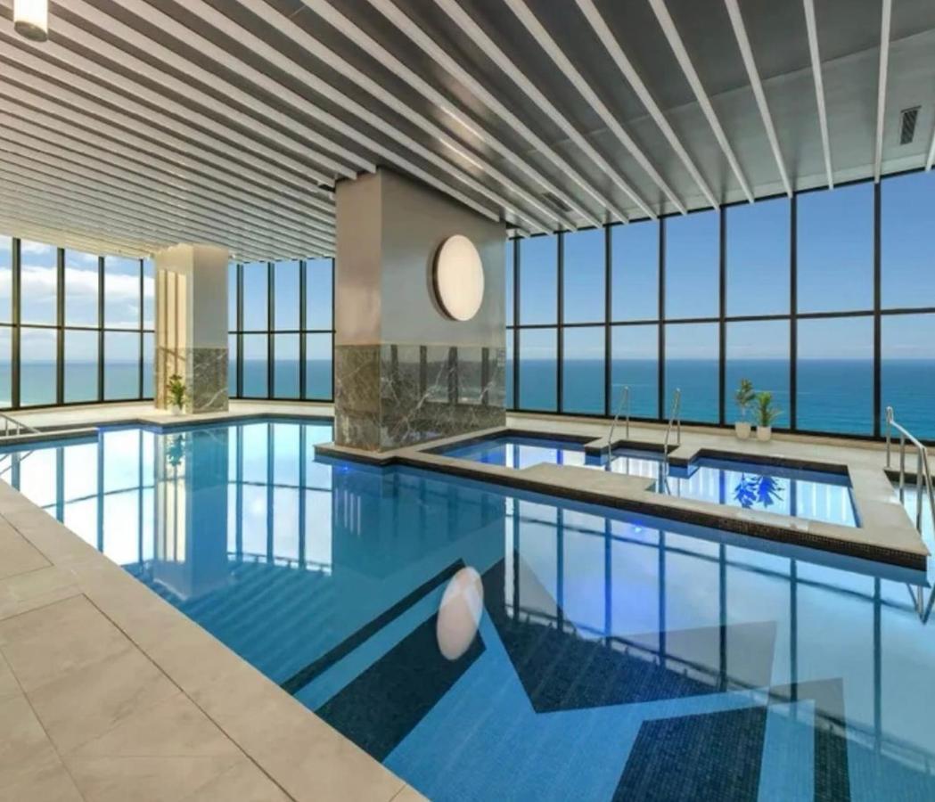 Sea View Beachfront Apartment In Surfers Гоулд Коуст Екстериор снимка